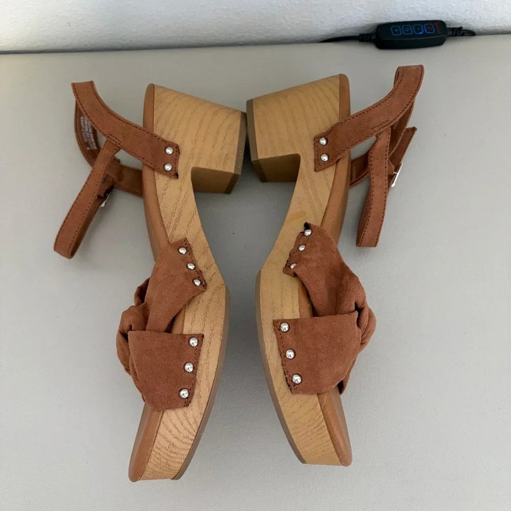 Universal Thread Cognac Brown Bow Platform Sandals Wood Block Heel Studded 9